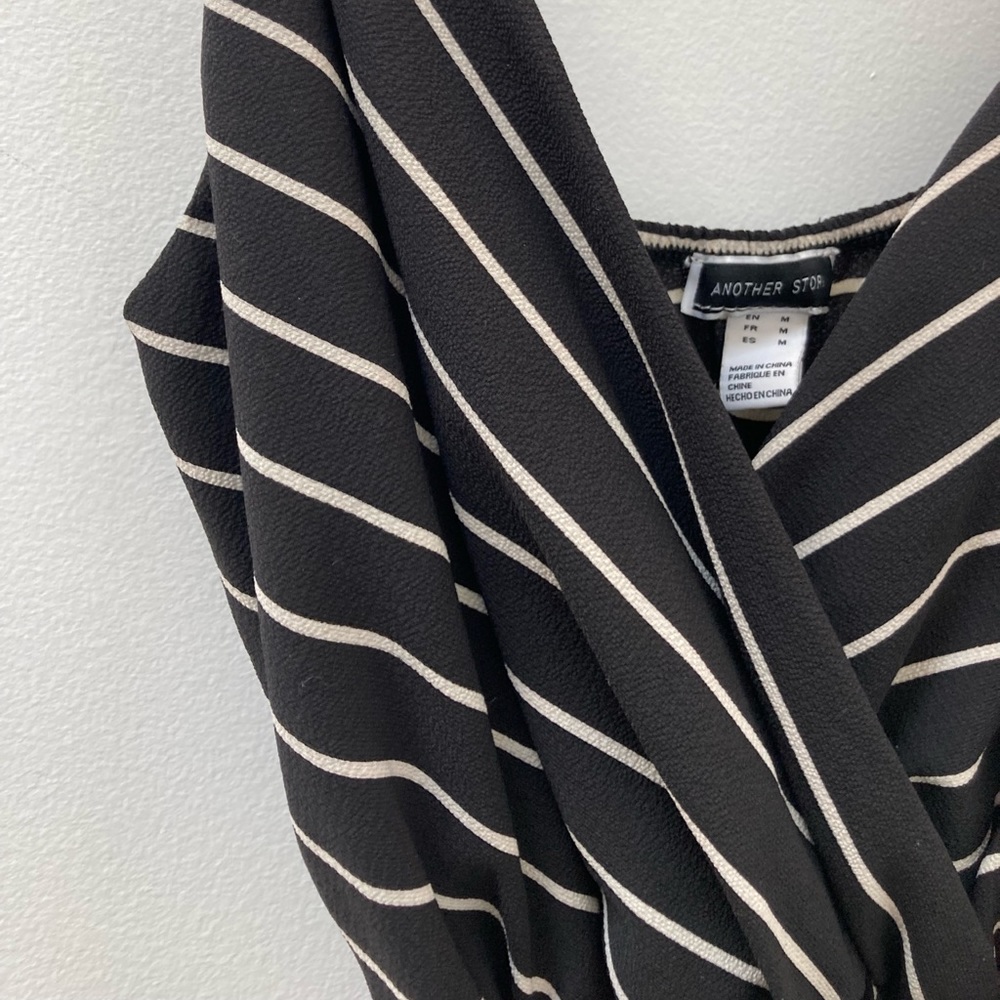 Black with white stripes jumpsuit with wide legs and belt. Size medium - Picture 3 of 8
